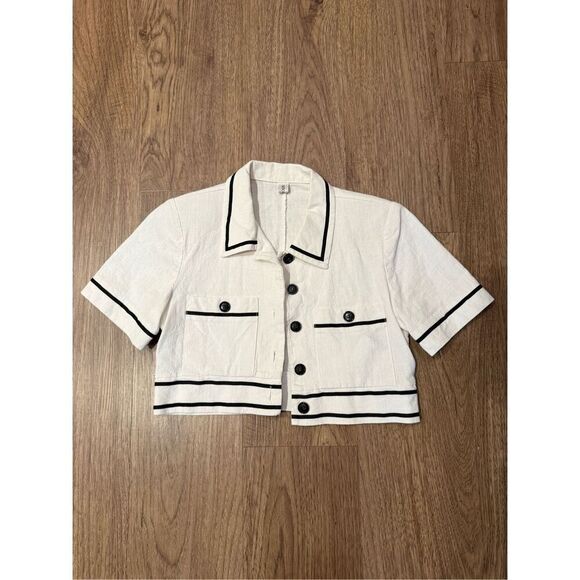 Chic White Short Sleeve Button-Up Blouse with Black Trim – Size Small - Picture 1 of 3